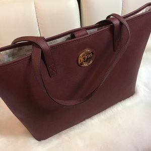 MK “JET SET TRAVEL” SAFFIANO TOTE